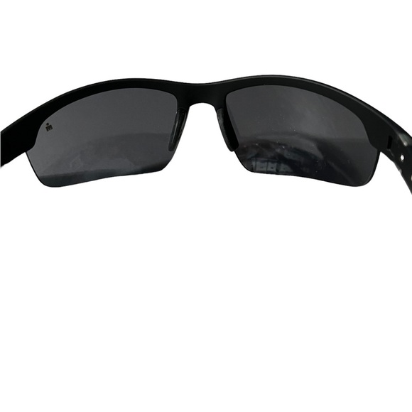 Foster Grant Ironman Black Sunglasses 100% UVA-UVB Protection - Picture 4 of 6